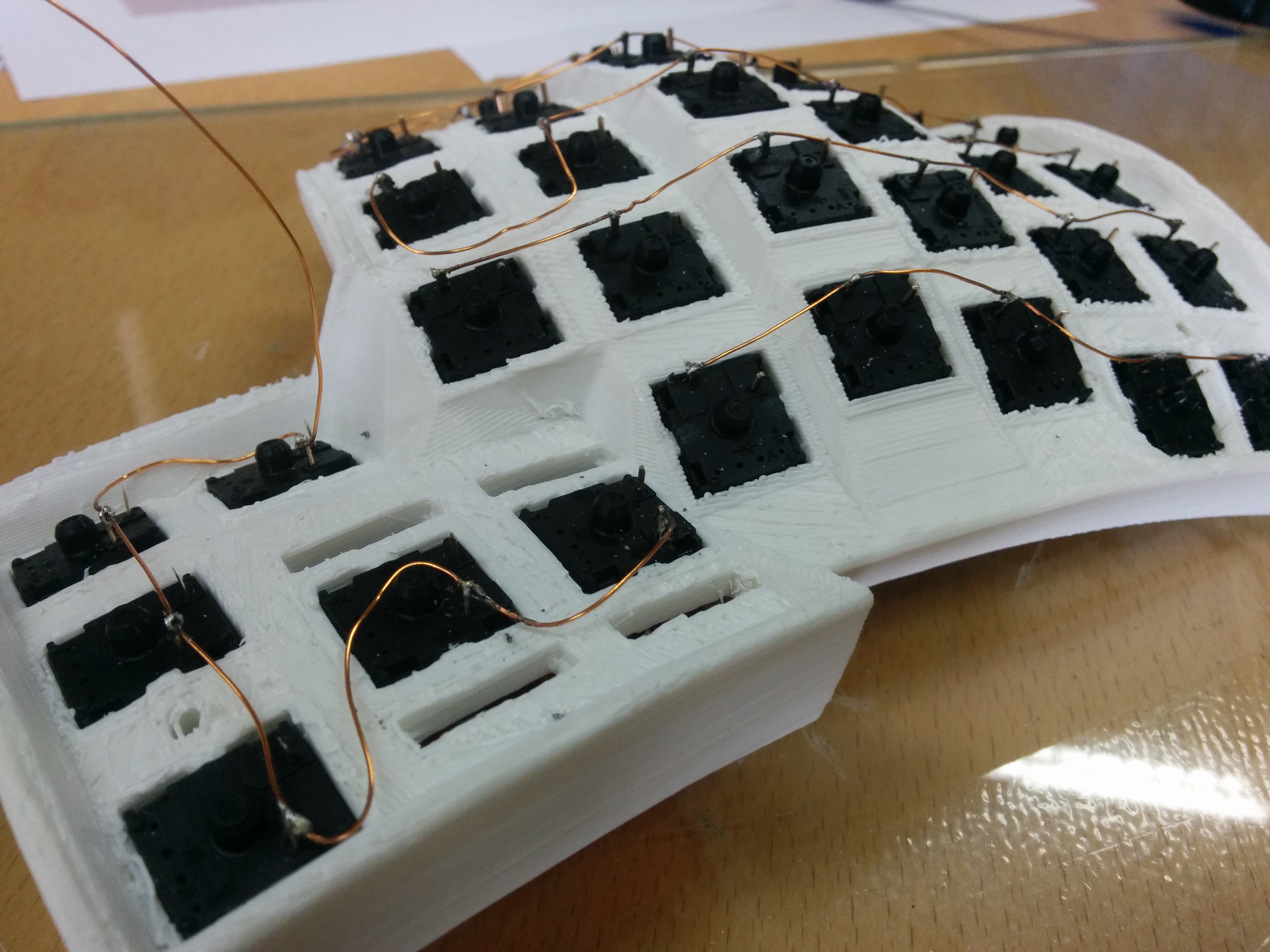 /g1smo/dactyl-keyboard/src/commit/e1ede3d95595bb8e03e8e2a064e0ba6f449946d8/guide/wiring_create_rows.jpg